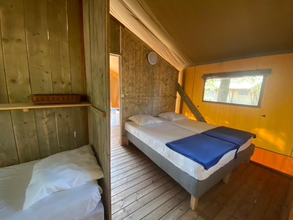Camping La Kahute - Tente Lodge Au Coeur De La Foret كاركان المظهر الخارجي الصورة