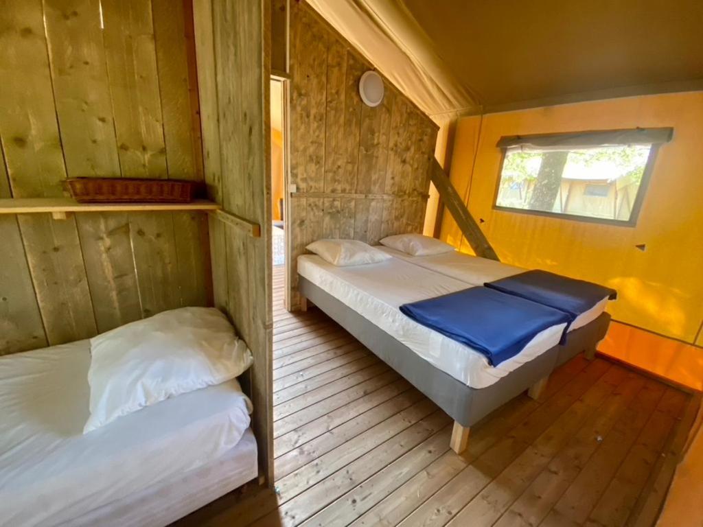 Camping La Kahute - Tente Lodge Au Coeur De La Foret كاركان المظهر الخارجي الصورة